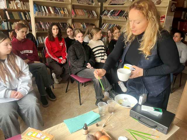 Демонстрація, як екологічні знання допомагають в повсякденному житті